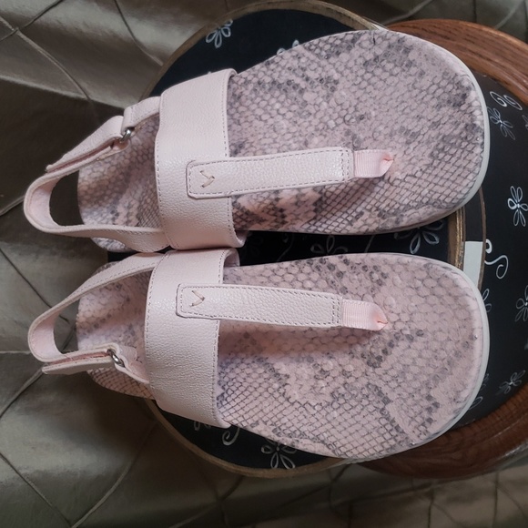 NWOT- Vionic ‘Rest Tala’ T-Strap Sandals - Picture 5 of 9